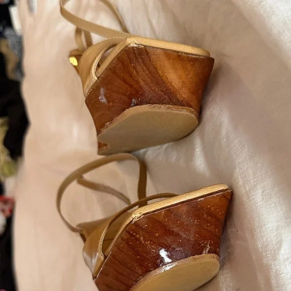 GUESS Y2K Tan Wedge Wood Sandals - Sleek Strappy Design size 7 - Picture 3 of 7